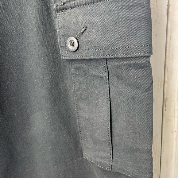 Amazon essentials Men's Black Cargo Pants - Picture 3 of 10